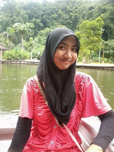 i love music :)) i follow all muslims :)