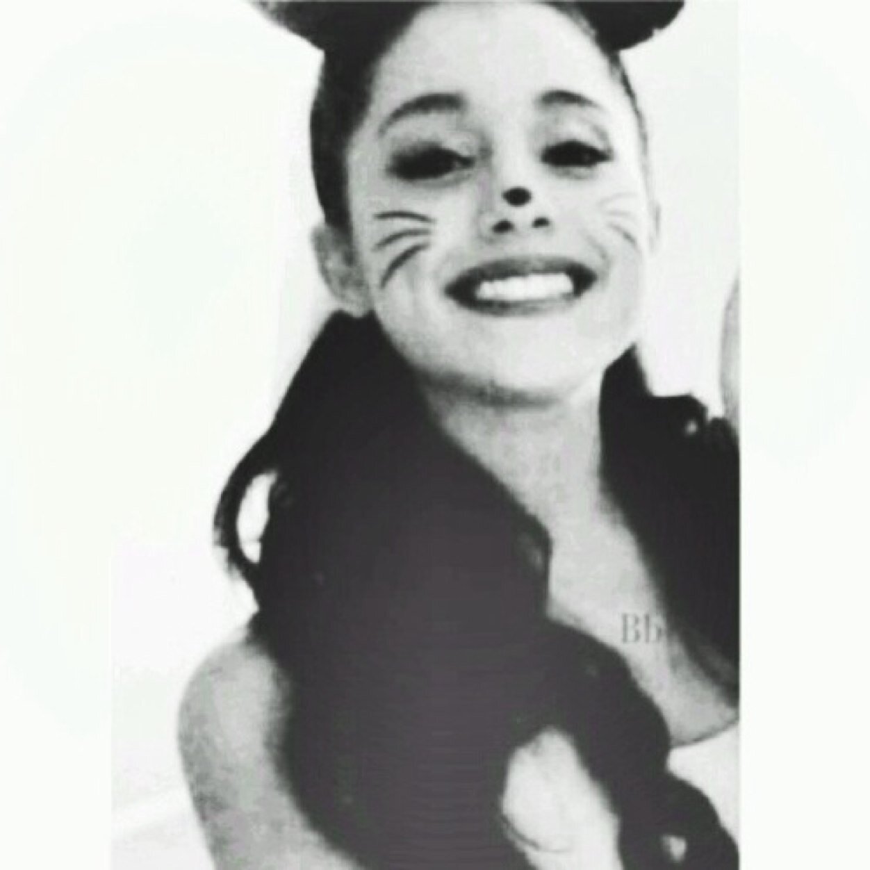 Suspedned for no reason at 3.9K and lost @arianagrande and @codysimpson follows , @frankiejgrande liked on instagram