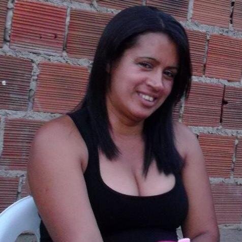 Amo a minha família . Prefiro sempre viver o hoje por que o amanhã só a Deus pertence ...