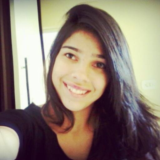 Alagoana, 19 , que gosta de rir e é flamenguista .