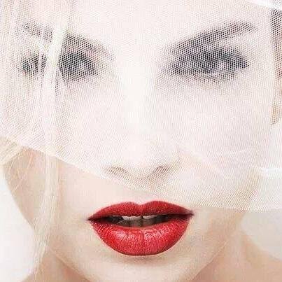 AngelenzaI's profile picture. Se una persona ti giudica è perchè trova in te quello che non trova in sè 3