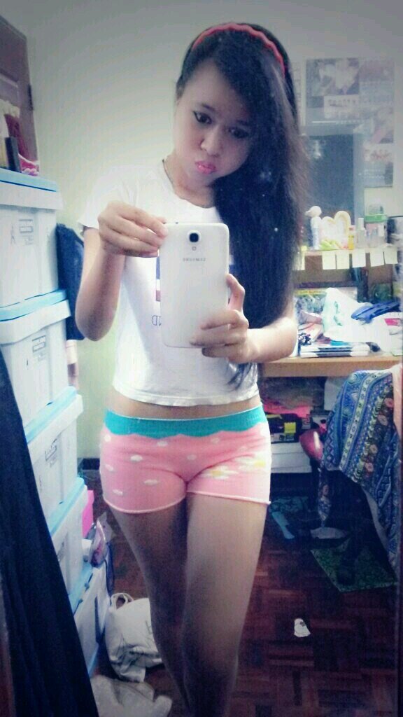 Siti Atikah Hanoum here ! call me eyka for short ! currently 17 ! follow me will u ? peace people :)