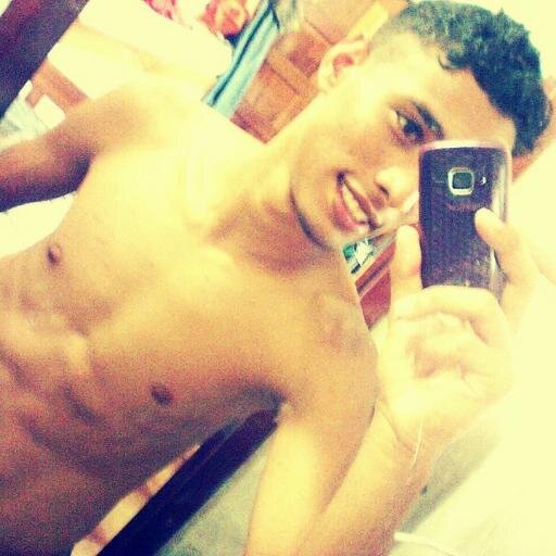 #Não se iluda no meu Sorriso , Não goste de mim por minhas palavras ,Não me julgue sem saber , Apenas me conheça ,E saberá quem eu sou de verdade ,