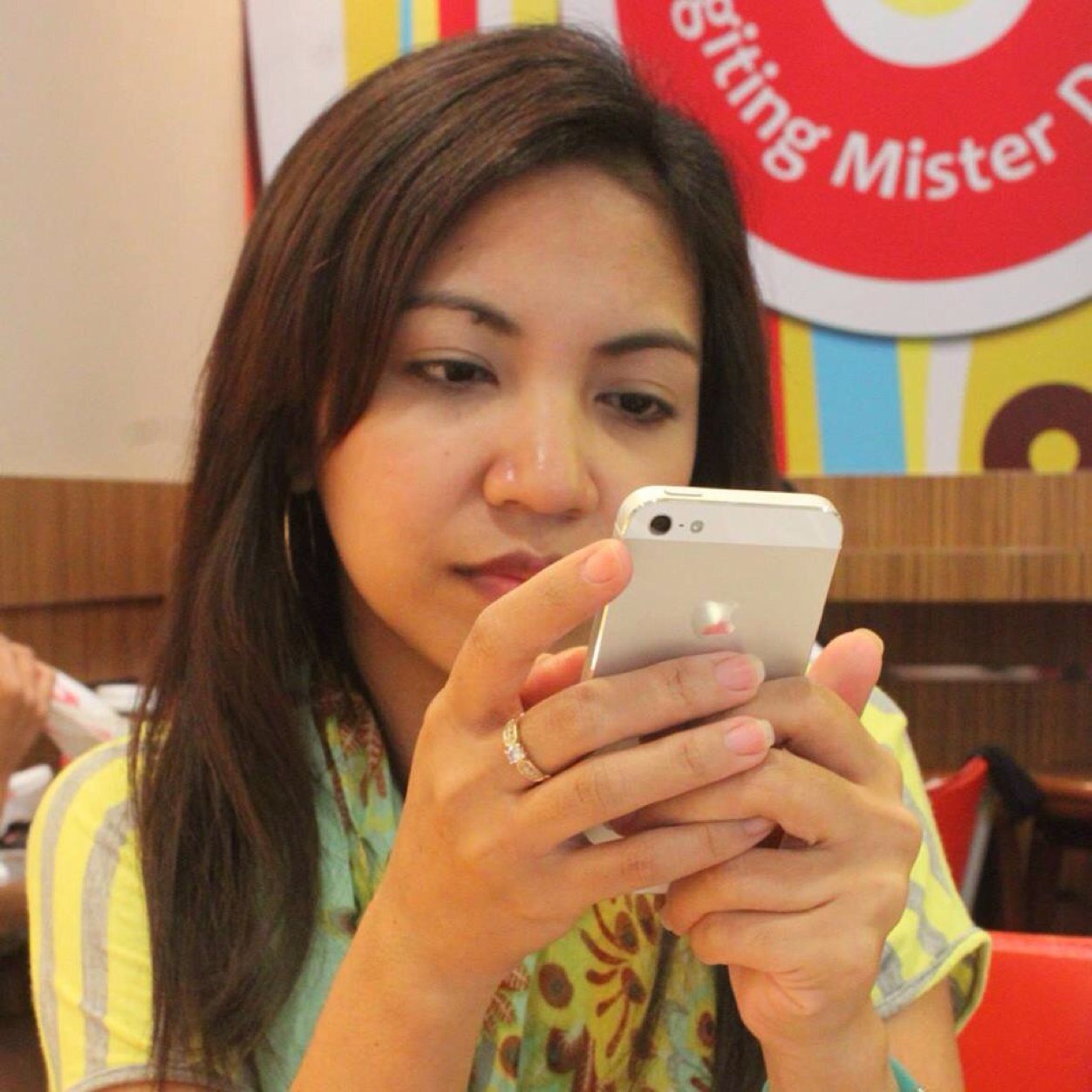segment producer. hopeless romantic. obsessive compulsive. i am me...minette. :)