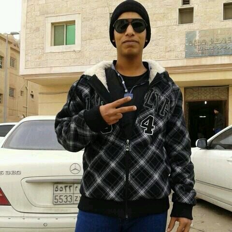 ‏‏‏اشتقت ل/شخص ل/ درجه ان عيوني تدمع حين انطق / بأاسمه:(:-)