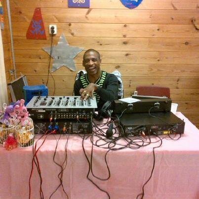 In 2014 is Dj Unico weer te boeken voor al uw feesten en partijen. 
 Salsa, montuno, merengue, bachata, ritmo combina, top 40 muziek en nog veel meer.