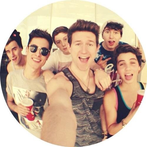• Janoskians • Justin • Our2ndLife • Midnight Red • addicted to YouTubers • My other acc: @VerenaMJankovic. • Stay cloudy ☁