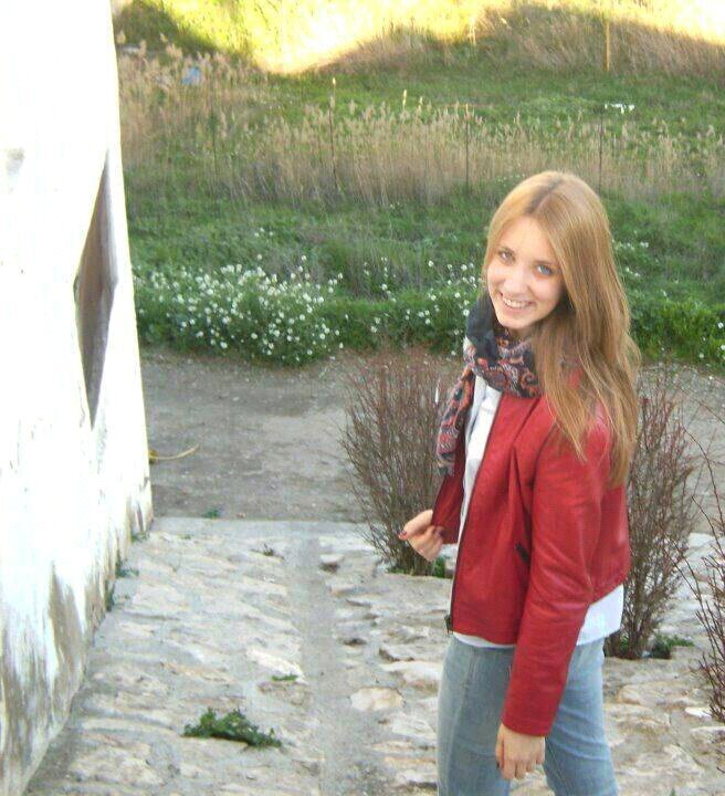 ElenaLizaldree's profile picture. Faltan valores y sobran principios fingidos.          Estudiante de Farmacia en la UNAV.