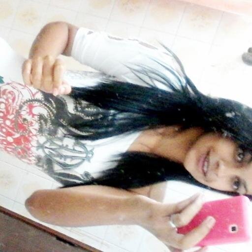 Sou ciumenta, boba, insegura, romântica, chorona, mandona, orgulhosa, irônica, sonhadora, exagerada e dramática. *---* e ama seu Niall s2