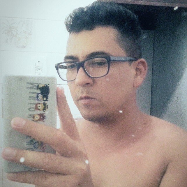 Amigo, inteligente, extrovertido, não esconde o que pensa, estudioso e apaixonado por políticas públicas. http://t.co/knMYq6JdpZ