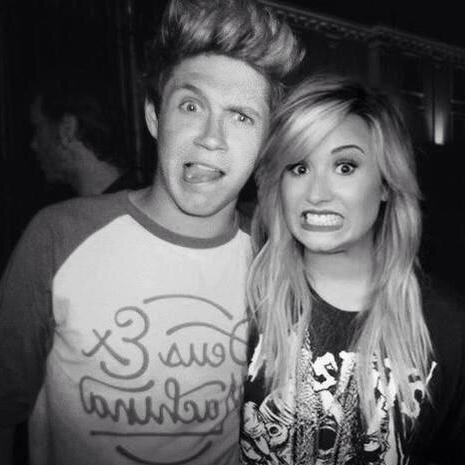 Ooooiieee ! Eu Sou Directioner .. é .. sou fã de 4 Gays e 1 Bi.. aaaa e sou Lovatic