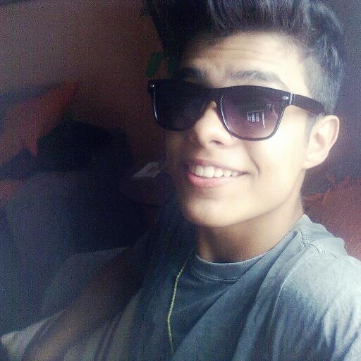 Libriano,16 anos,Corinthiano õ/,menino alegre, adoro festas, viciado em internet e se quiser saber mais, é só me seguir ;D