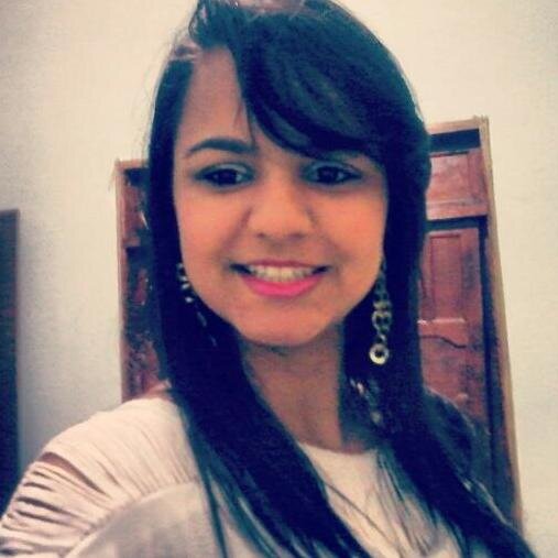 Às vezes,você nem sabe que algo mudou.Acha que você ainda é você,e que a sua vida ainda é a sua vida,mas acorda um dia e olha ao seu redor,e não reconhece nada.