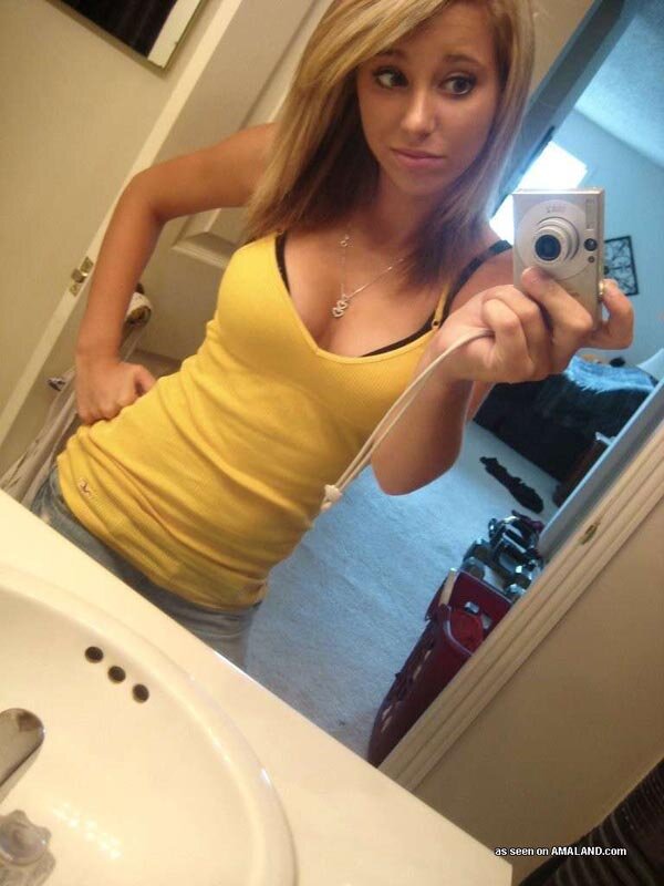 Sexyelodiee's profile picture. Elodie jeune Lyonnaise de 20 ans, Souvent en #Showcam sur  http://t.co/4tTBA6XyUC  3 viens Discuter cherii :p #Follow me #Rt #Coquine  #amateur #sexy #selfie