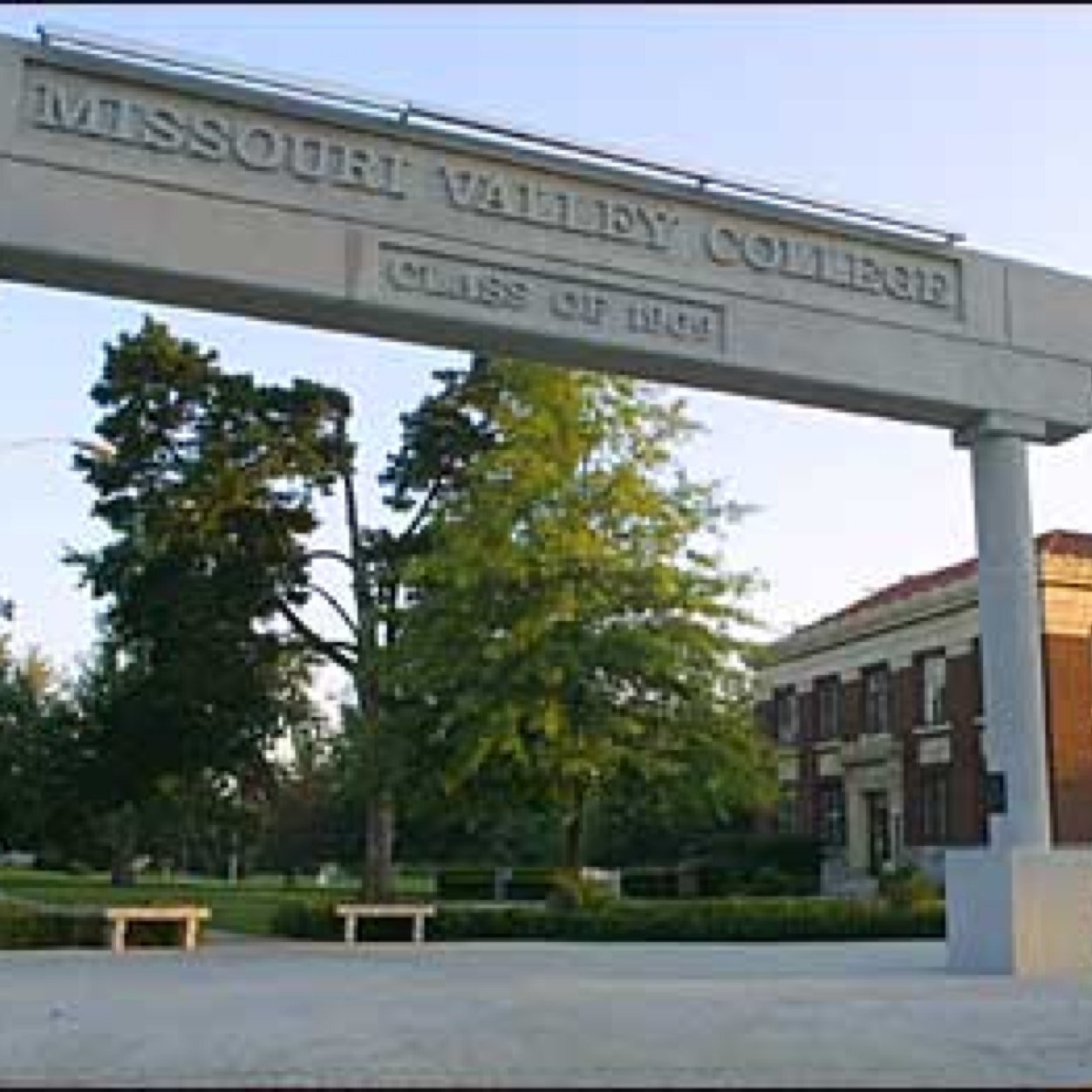 MovalCompliment's profile picture. Not a burn page nor a hate page. Send in those compliments! EVERYTHING will remain anonymous. No info will EVER be given out.