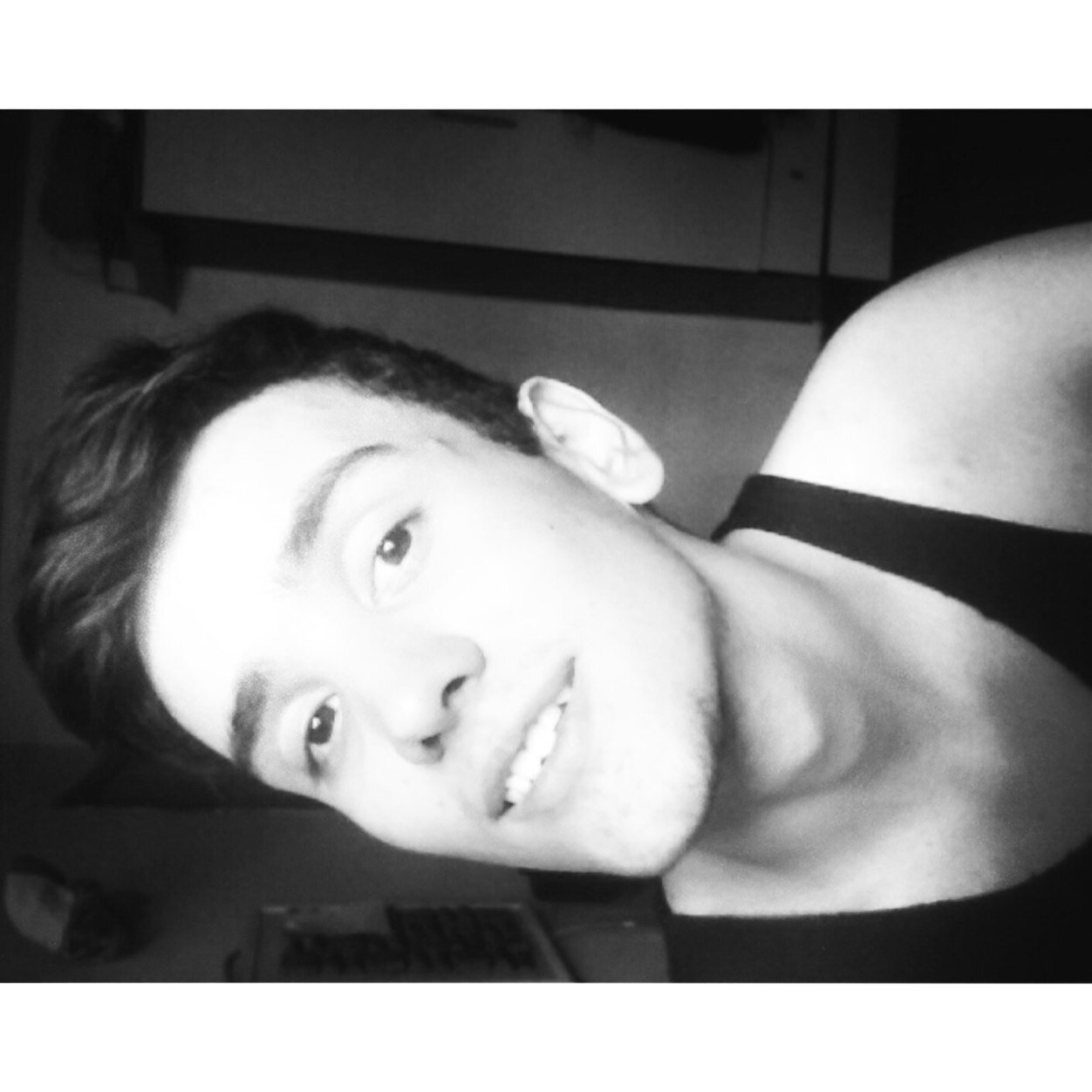 Ator, 16 anos, escorpiano, pai do chico, amigo, filho, irmão #PotterHead ⚡️instagram: joaocarlosmp follow. http://t.co/DOg3DBF1i3