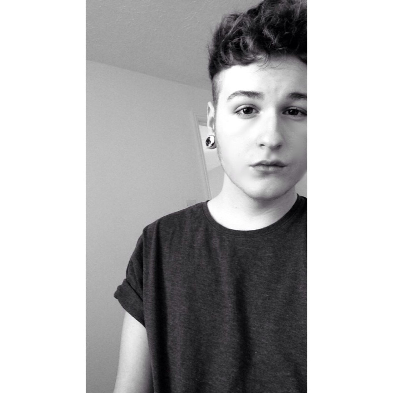 FREEfoIlow123's profile picture. hii cutie, could you please follow @666insta it would mean a lot (if you already follow me there ty ily)