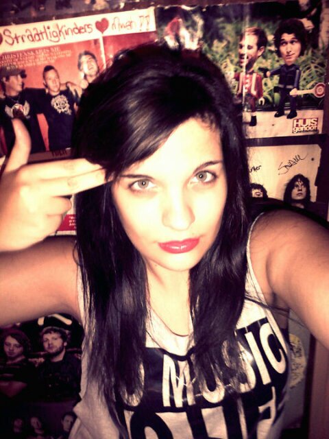 Zella_007's profile picture. I F0LLOW BACK Singer and f0rmer actress.B0ermeisie fr0m the l0wveld* bbm:2650C129