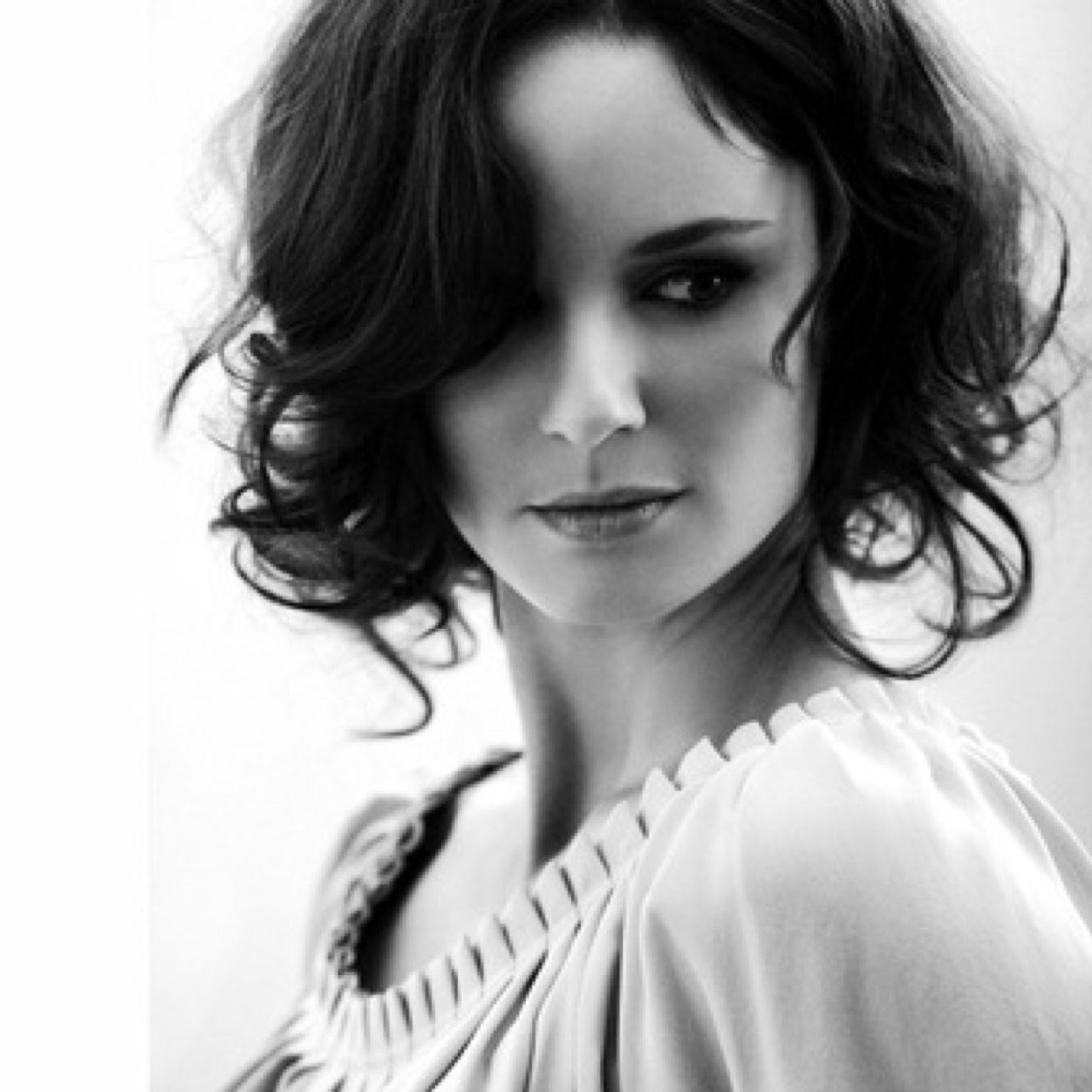 Proud mother of @BrokenSonTWD and Judith. Wife of @RickGrimes40. The apocalypse changes things, but we will always have each other. {Literate TWDRP}