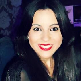 La felicidad no es tener lo que quieres,sino querer lo que tienes                                          
                       Live-Love-Laugh