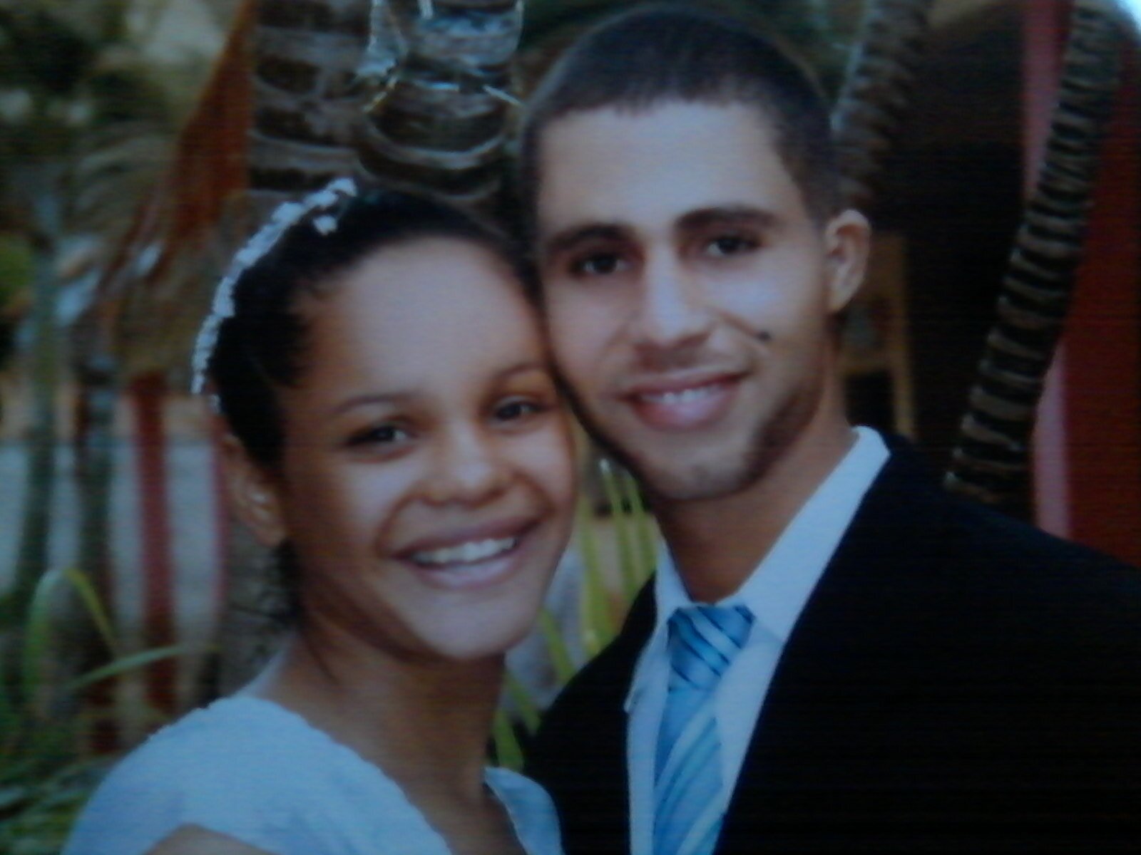 amo a Deus primeiramente amo os meu filhos e o meu esposo .....