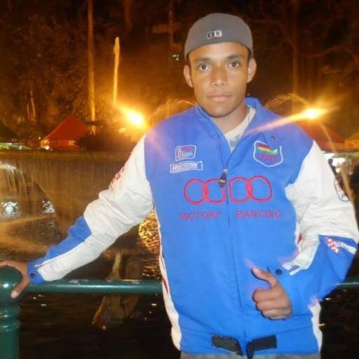 Ao invés de tentar mudar o mundo, mudar o impossível; Mude a sua vida, mude o seu redor, mude a sua família, sempre pra melhor.