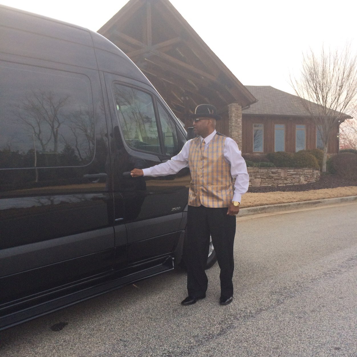 (Limo Service) Executive Look-Casual Style-Unforgettable Ride 1-678-293-8515 ATLWKNDEXCURSIONS@OUTLOOK.COM