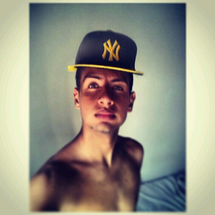 Na minha vida tudo acontece, mas quanto mais a gente rala, mais a gente cresce ♪
