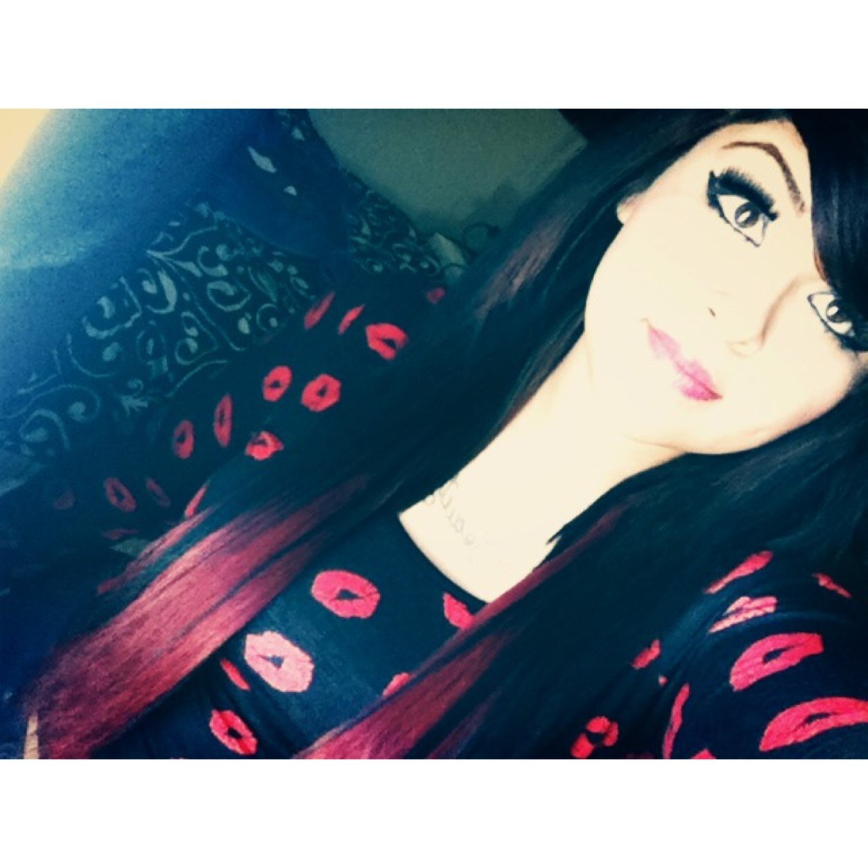 Hola. I'm Rosa. obviously lol. well I'm the bomb . follow meeeee . i follow back!. c; duecesツ ♡