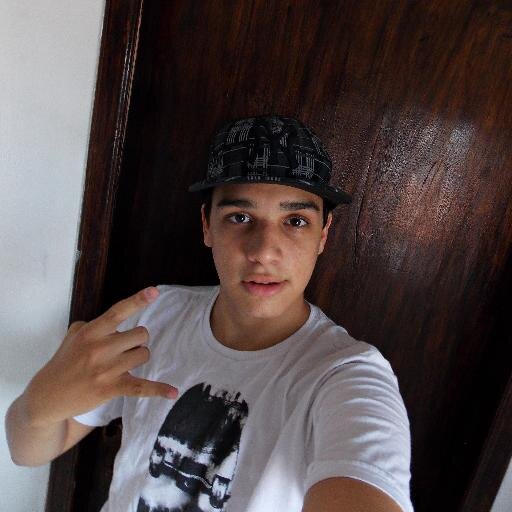 Vamos viver nossos sonhos, temos tão pouco tempo. (Chorão)