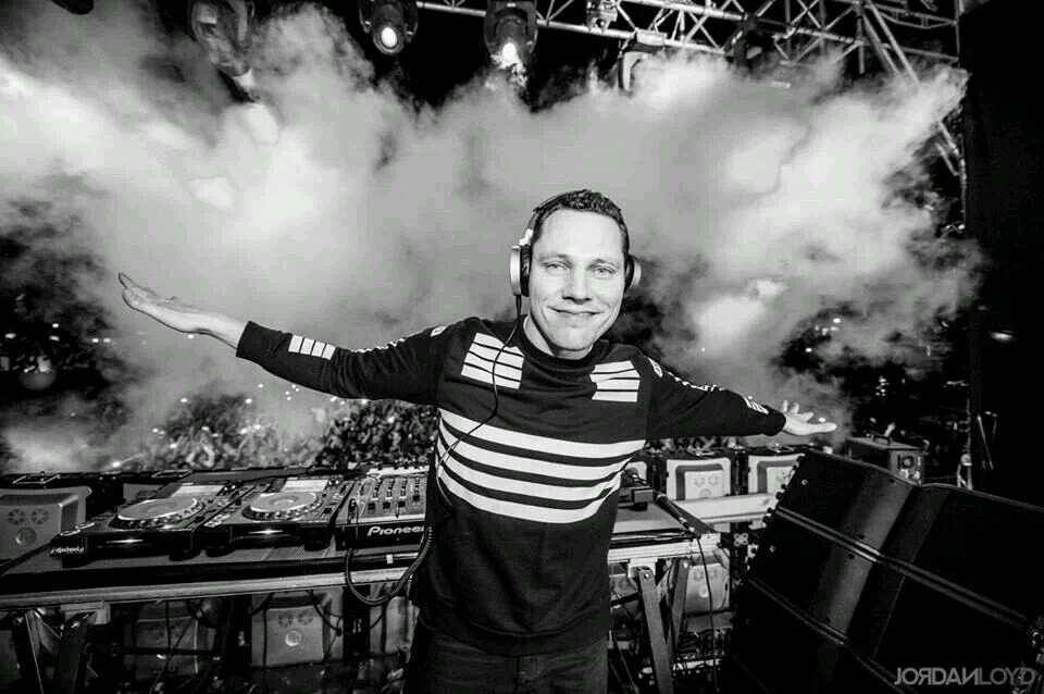 Fan Page of @tiesto - http://t.co/BZziTSAltu - A TOWN CALLED PARADISE