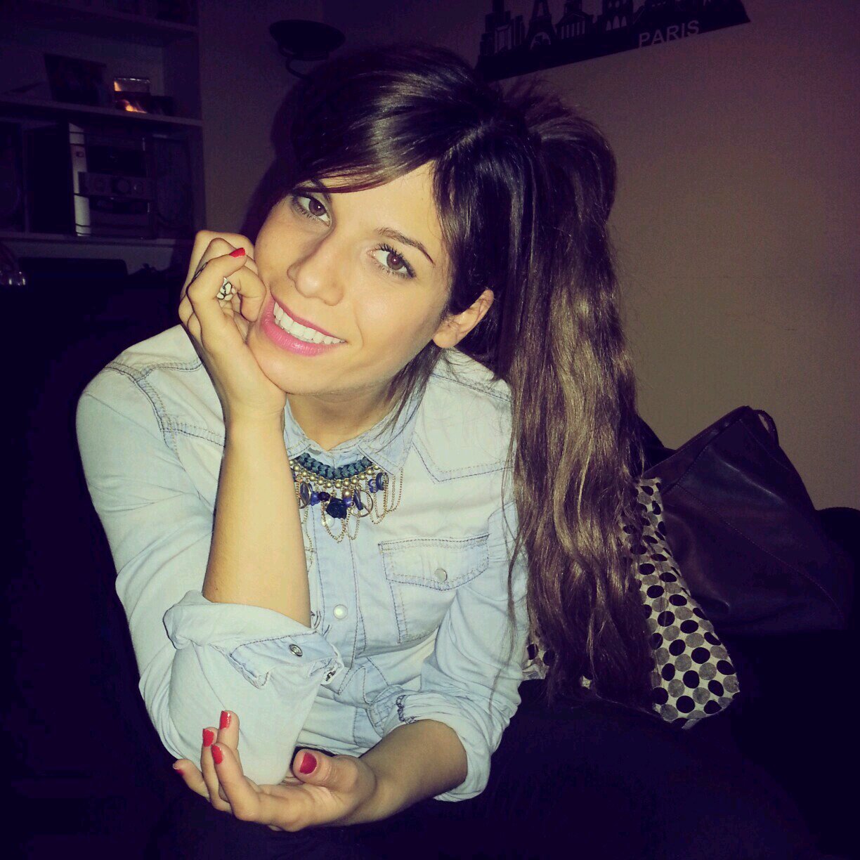 Trabajandooo y estudiando lo Social.,...Mi fans numero uno es mi hermana gemela..jaja WAPAA!