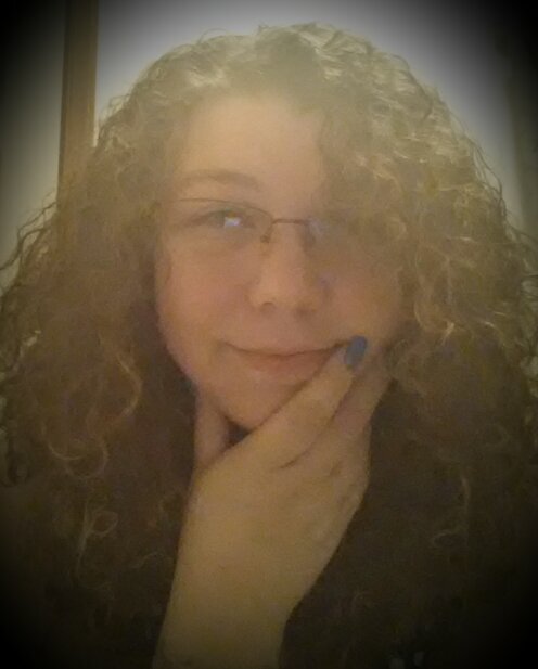 Smile, it looks good on everyone! Music is my escape. Laughter is the best medicine. #falpal