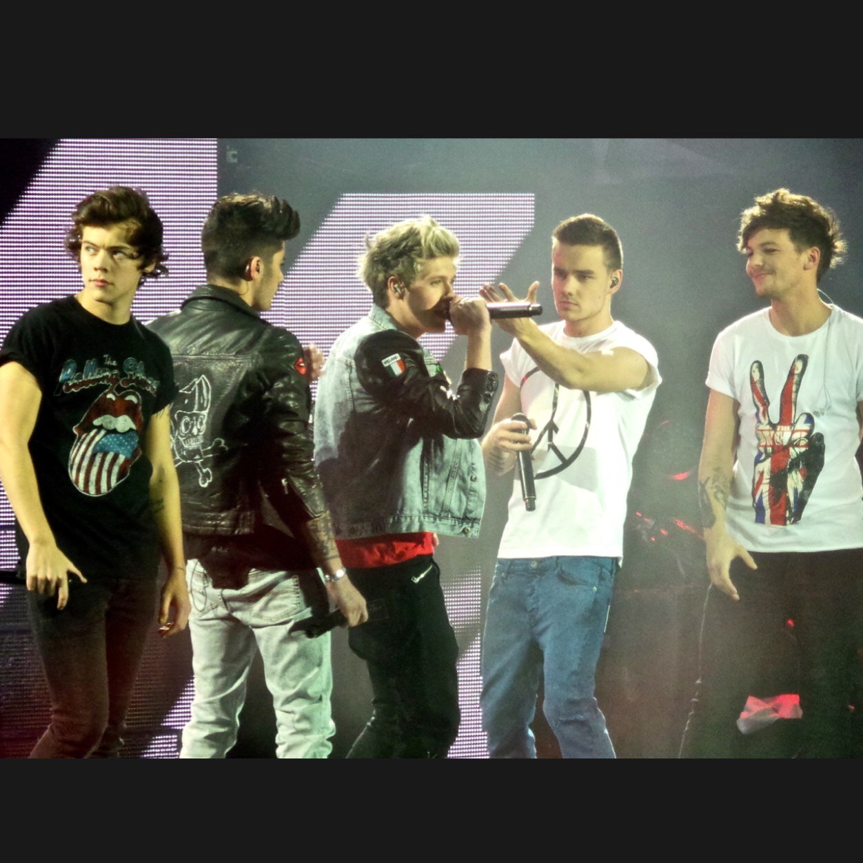 Follow me and find out a lot about our favorite singers, send a tweet and I'll tell you where to get tickets.LOVE 1D FOREVER