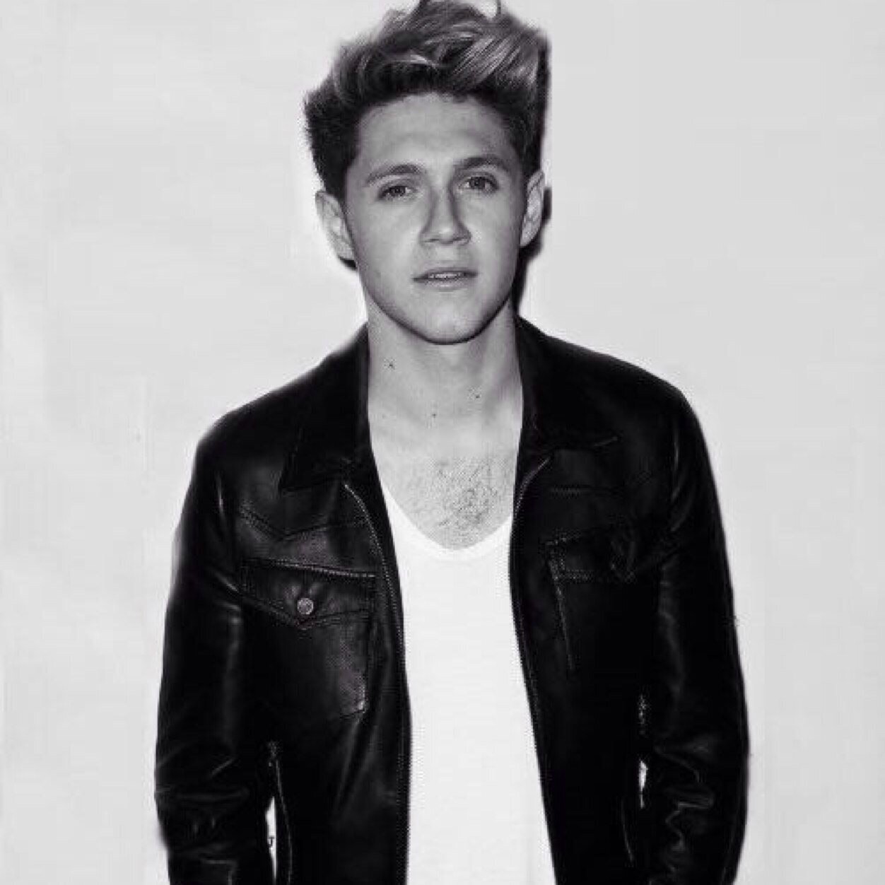 please follow @niallzgalaxy she follows back allllll