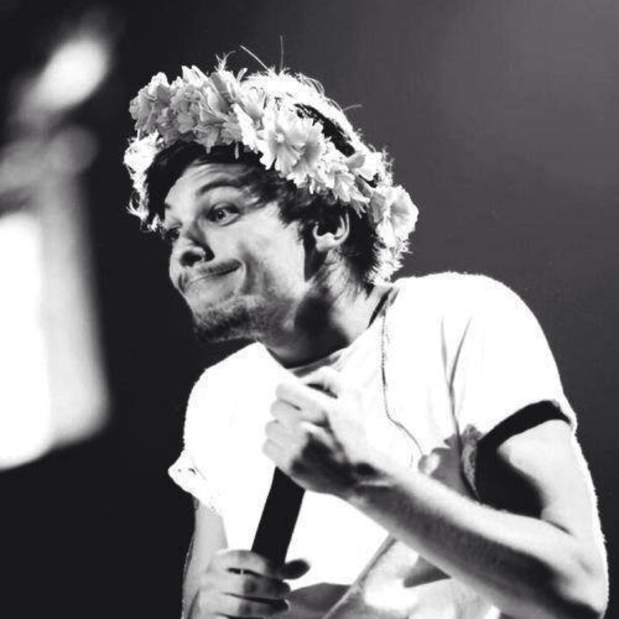 1D_updates_girl's profile picture. 1D you make me dream with your beautiful voice I love you and then it's nice when you say that your fans have for you I love you we love you forever directioner