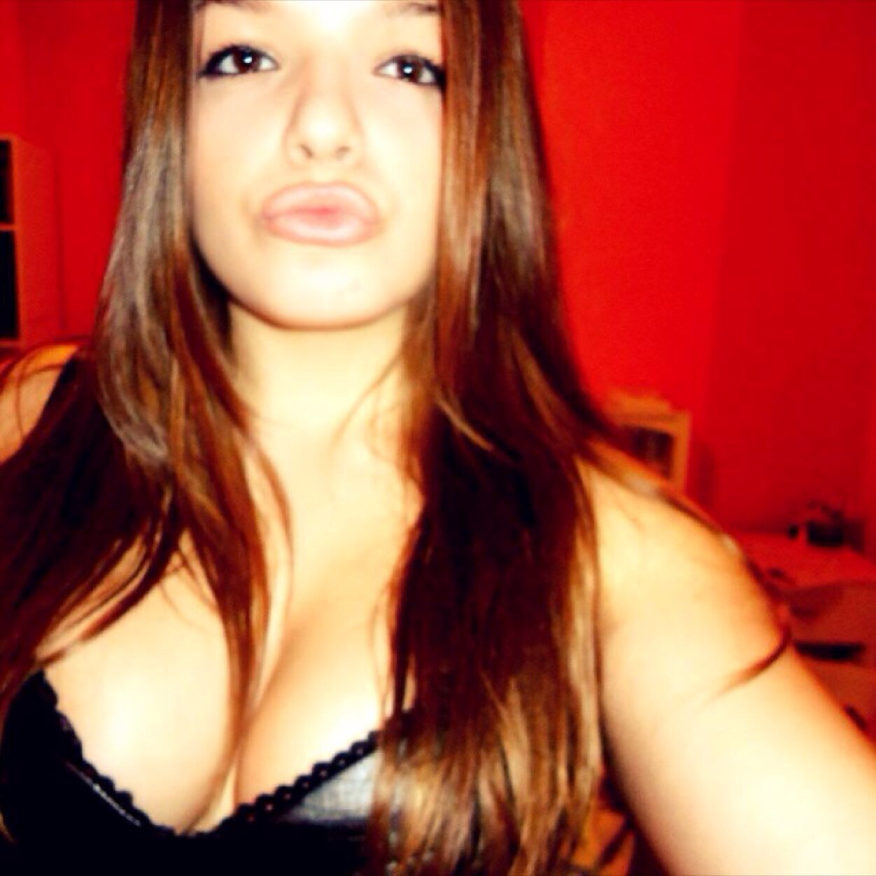 almalov97548972's profile picture. follow me  New twitter ✌️ Single