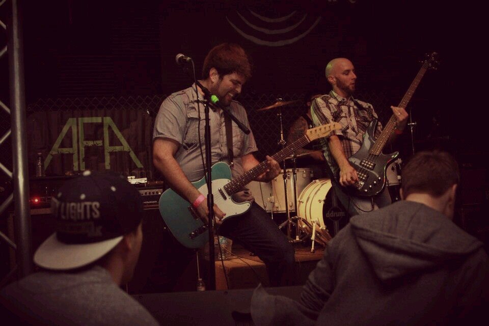 Four dudes playing Pop Punk !  We are I AM THE CONQUEROR Follow US if you #defendpoppunk  
Stream our music at http://t.co/E838CYC1M7