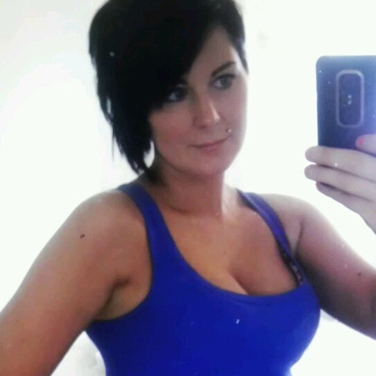 mum of four gawjus boys and one on the way :D