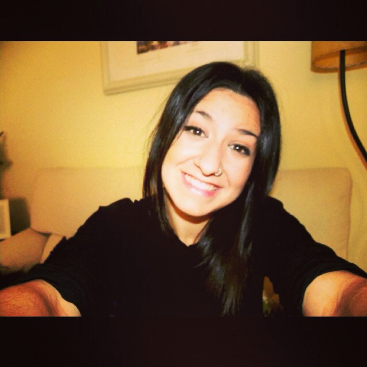 mirichococandy's profile picture. Yo soy de las que creo poco y en promesas menos, y que todo eso de asegurar un siempre no va conmigo. Yo soy más de centrarme en hoy, y este preciso momento :)