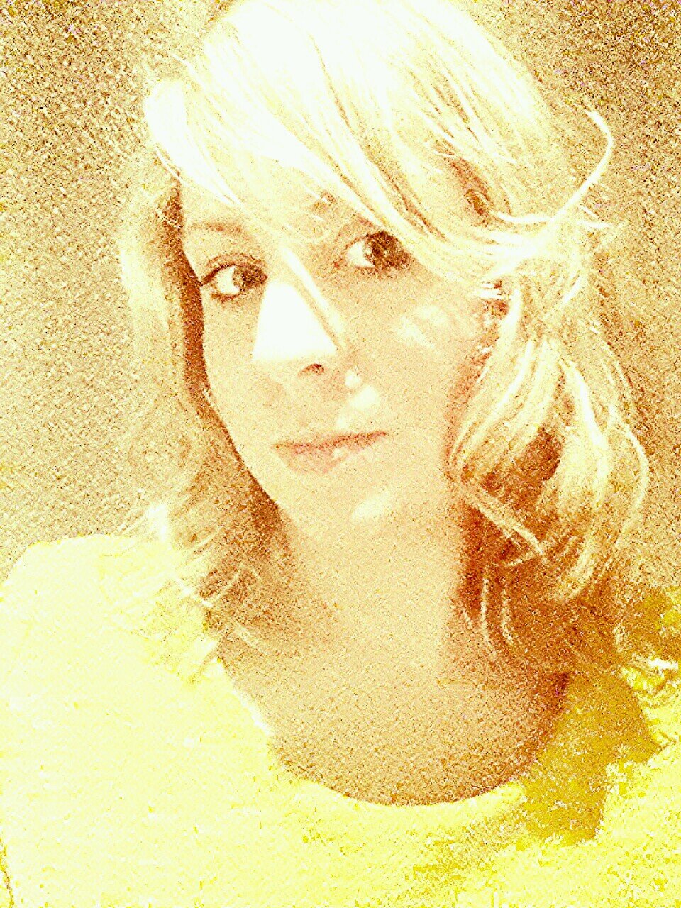 Im 24 and works as a receptionist. i ♥2 B Happy!!