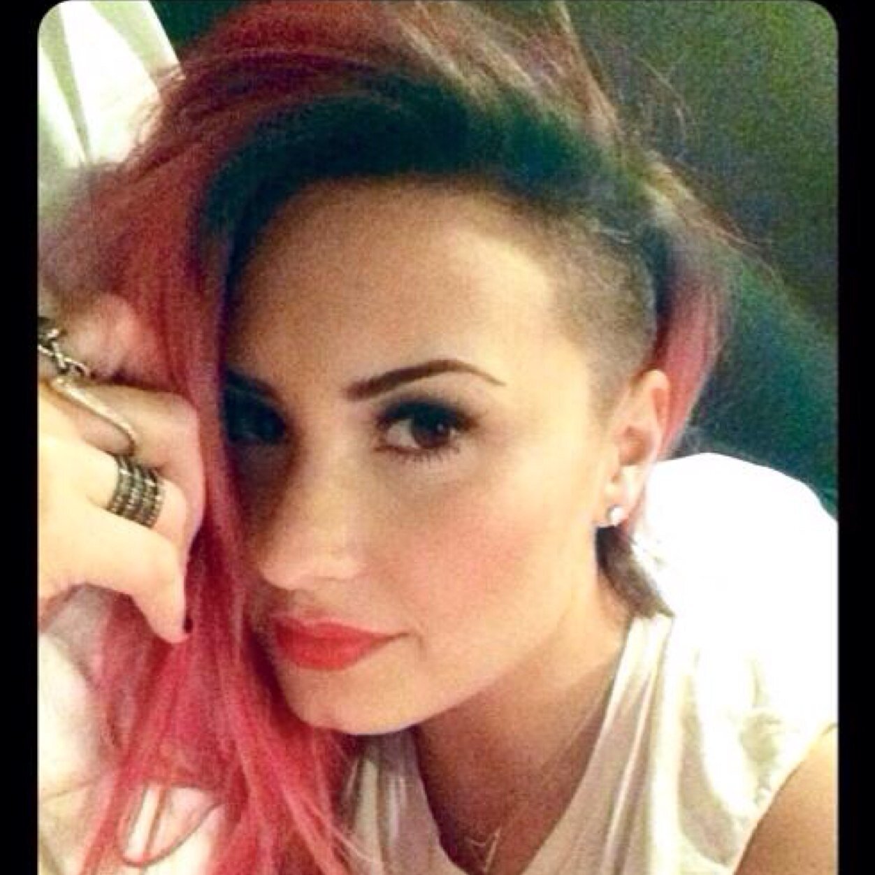 @ddlovato i love you so much beautiful! #lovatic and proud! #staystrong, you're my idol!❤️ follow @GGurLL13 too