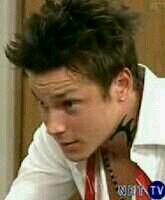 sou santos echague estudo no EWS tenho 17 anos e estou apaixonado pela lupita #Rebelde