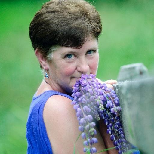 BirdsongKate's profile picture. Living in the country, Connecting to the world.   Singer, Songwriter, Mother, Businesswoman.