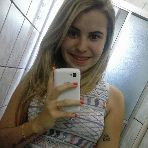 Sou teimosa, ciumenta, confusa, estressada e grossa. E ainda assim, consigo ser a pessoa mais sensível do mundo.