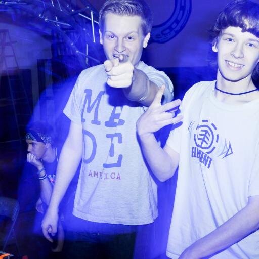 I DJ n stuff. @SLM_DJ
