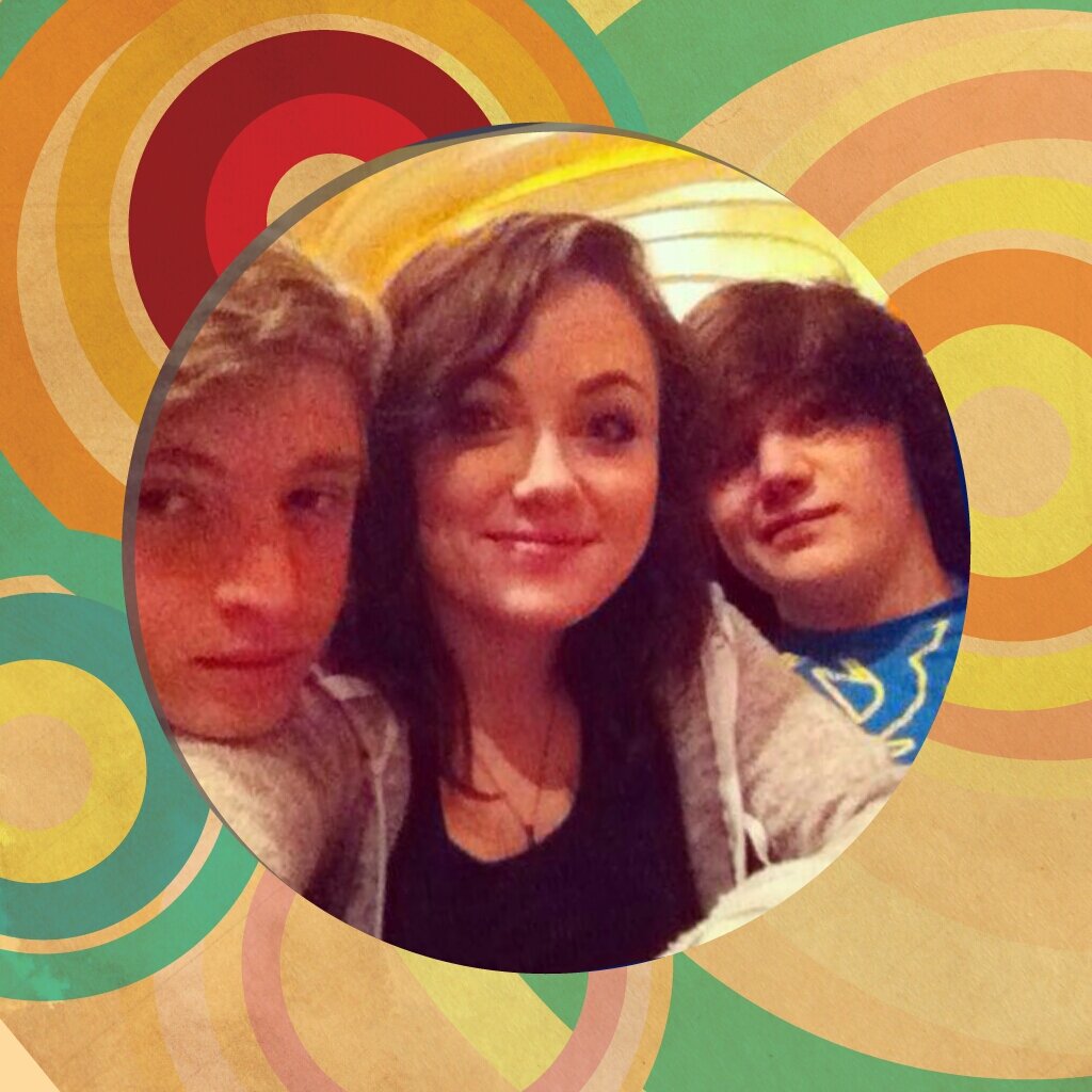 blessed mom of 4. chilfren 1beautiful 18 yr old gurl an 3. boys 17~10&5{ My Life Purpose}an a wonderful Husband JEFF LECO