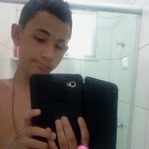 gosto di curti a vida,gosto de muita zuera e muita mulher bonita