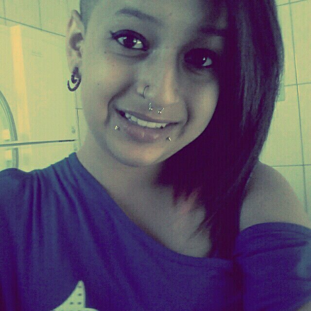 E agora eu vou e seja como for, eu vou com a alma. Porque pra nossa vitória ninguém bate palmas. ♪ (;