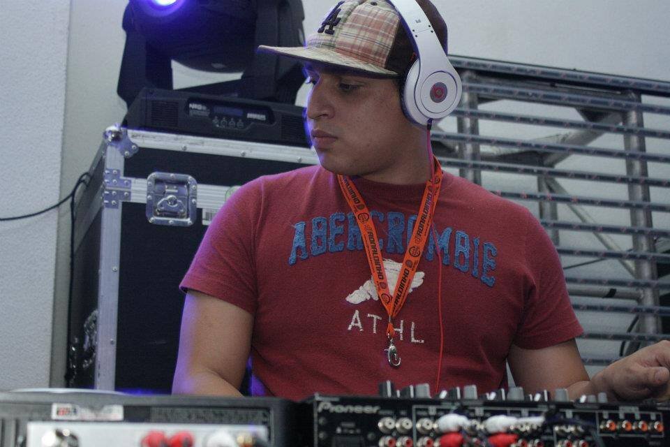 dj amante  da musica negra    pai dois lindos filhos   nascido  zona norte sao paulo bairro do  limao  crescedo  vila brasilandia